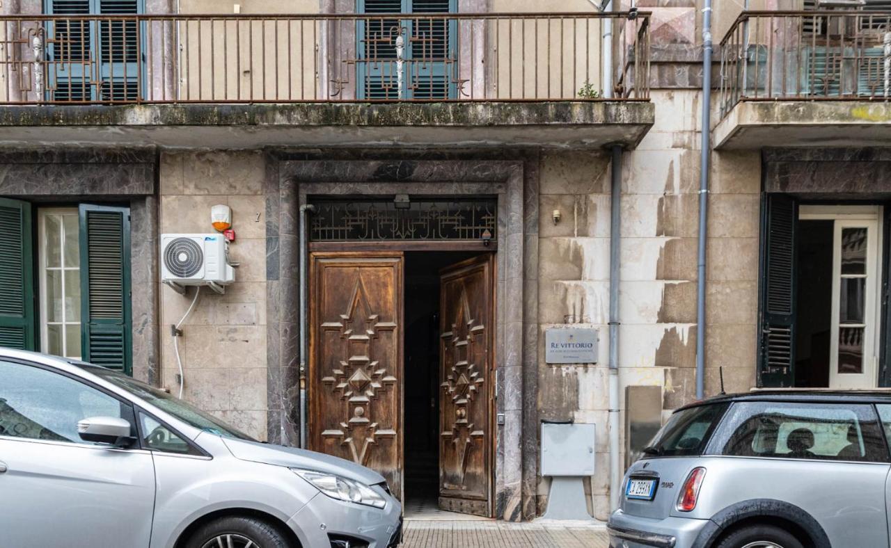 Re Vittorio De Luxe Panzió Messina Kültér fotó