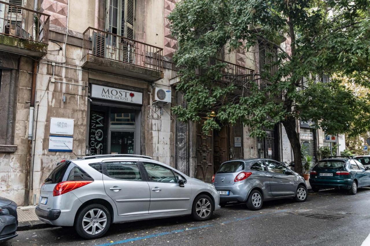 Re Vittorio De Luxe Panzió Messina Kültér fotó