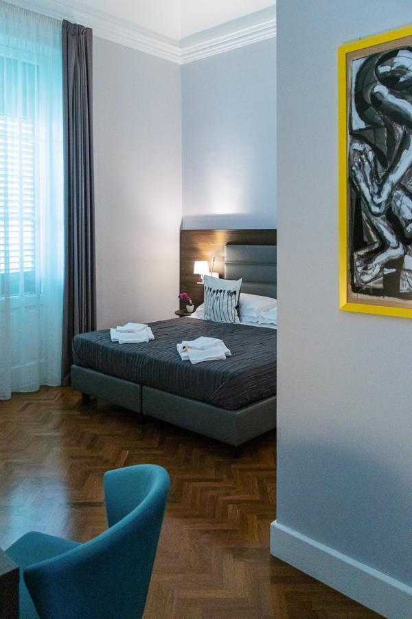 Re Vittorio De Luxe Panzió Messina Kültér fotó